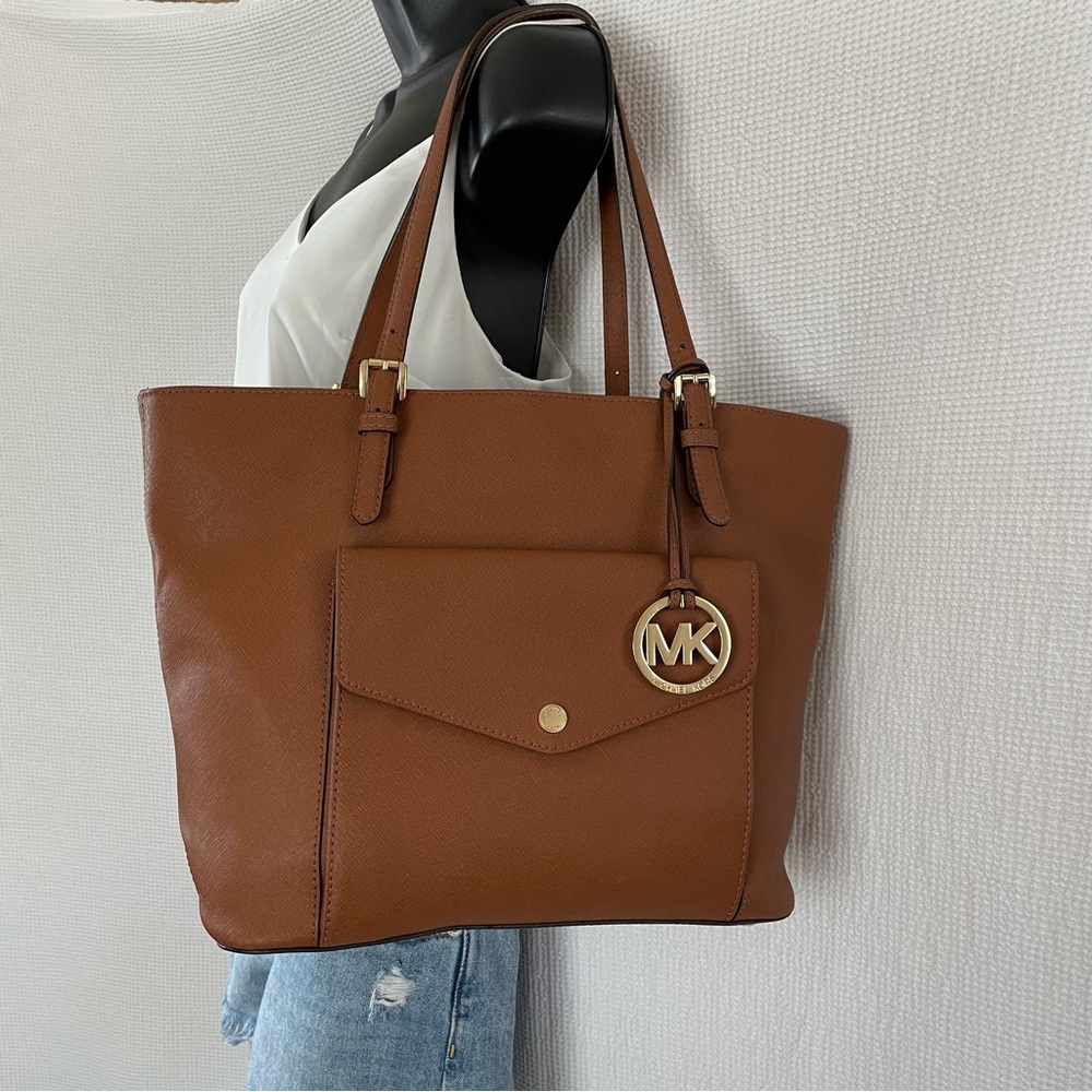 Michael Kors Jet Set Medium Pocket Tote